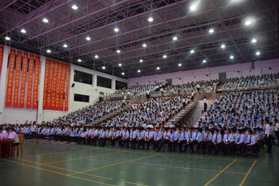 用音乐点燃我们的青春，八维上海宏烨校区举行校园歌手大赛